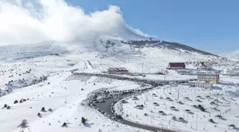 Yıldız Dağı hafta sonu kayakseverlerle doldu