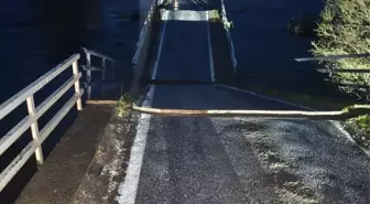 Balıkesir'de şiddetli yağış nedeniyle köprü çöktü