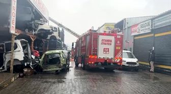 Başakşehir'de sanayi sitesinde çıkan yangına müdahale ediliyor