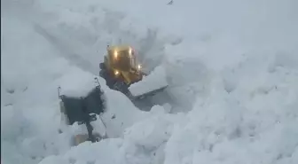 Beytüşşebap'ta çığ nedeniyle 3 köy yolu ulaşıma kapandı