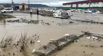 Çanakkale'de sağanak yağış nedeniyle Kepez çayı taştı