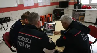 Denizli'de itfaiyeciler AA'nın 'Yılın Kareleri' oylamasına katıldı