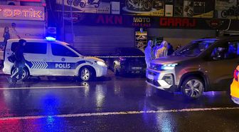 Esenler'de yangın ihbarına giden ekipler binada silahla vurulmuş 2 kişinin cesetlerini buldu