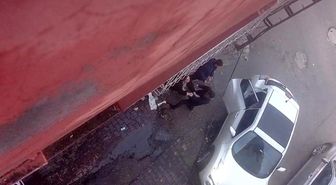 Eski eşini sokak ortasında darbeden şahıs gözaltına alındı