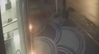 Hafif ticari aracın çarptığı yaya öldü; kaza kamerada