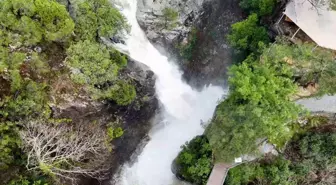 Kazdağları'nın Sütüven Şelalesi yağışlarla birlikte Niagara'yı aratmadı