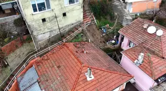 Sarıyer'de 4 binadaki 31 vatandaş tahliye edildi, çöken merdiven havadan görüntülendi