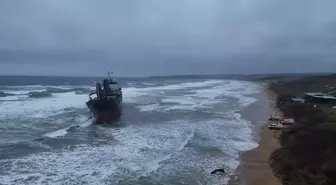 Sarıyer'de karaya oturan gemi havadan görüntülendi