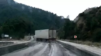 Savrulan tır dorsesi faciaya sebep oluyordu