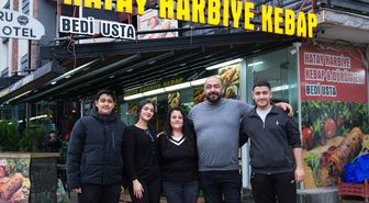 6 ŞUBAT DEPREMLERİNİN ÜÇÜNCÜ YILI - Depremden sonra İzmir'de yeni hayat kuran Alvanoğlu ailesi, Hatay'a dönecekleri günün hayalini kuruyor