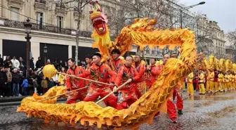 Albüm: Paris'te Düzenlenen Çin Yeni Yılı Geçit Töreni Renkli Görüntülere Sahne Oldu