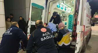 Birlikte yaşadığı kadınla tartışırken cama yumruk atınca yaralandı