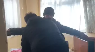 Cezaevinden çıktıktan sonra balkondan girdiği evde yaşayan şüpheliye polis baskını