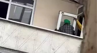 Esenyurt'ta kentsel dönüşüme giren binadan kapı ve pencerelerin çalındığı anlar kamerada