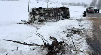 (Güncellendi) Öğrenci servisi devrildi: 14 yaralı