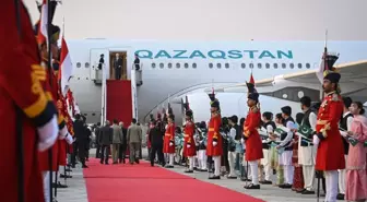 Kazakistan Cumhurbaşkanı Tokayev'in Pakistan'a resmi ziyareti başladı