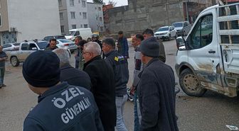 Motosikletle kamyonet çarpıştı: 2 yaralı