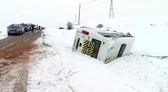 Öğrenci servisi devrildi: 10 yaralı