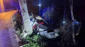 Şarampole devrilen otomobil hurdaya döndü