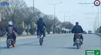 Trafikte akrobatik hareket yapan motosikletli gruba ceza