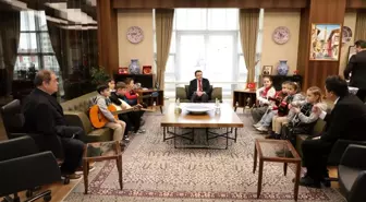 Vali Musa Işın, Halk Eğitim Merkezi Müzik Topluluğu öğrencilerini kabul etti