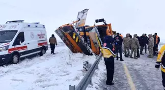 Van'da Karayollarına ait iş makinesi kaza yaptı: 1 ölü, 1 ağır yaralı