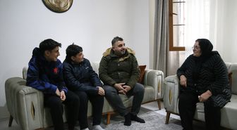 6 ŞUBAT DEPREMLERİNİN ÜÇÜNCÜ YILI - Depremde eşini kaybeden baba, 3 evladıyla yaşama tutunuyor