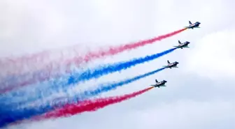 Albüm: Çin Halk Kurtuluş Ordusu Akrobasi Takımı 10. Singapur Havacılık Fuarı'nda Uçuş Gösterisi Gerçekleştirdi