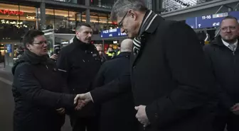 Almanya'da trende bilet kontrolü yapan Türk kondüktör uğradığı saldırı sonucu hayatını kaybetti