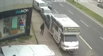 Avcılar'da alkollü sürücünün 4 araca çarptığı kaza kamerada