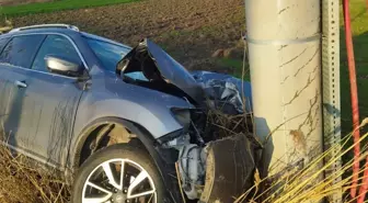 Beton direğe çarpan aracın sürücüsü ağır yaralandı