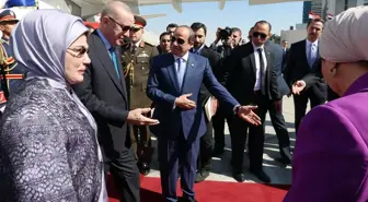Cumhurbaşkanı Erdoğan Mısır'da! Sisi, kırmızı halıda karşıladı