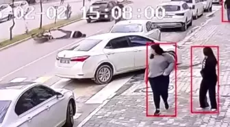 Devrilen motosiklet sürücüsü metrelerce sürüklendi