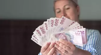 Emeklilerin beklediği ödemeler hesaplara yattı