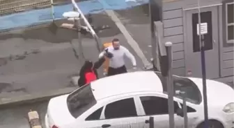 Kadıköy'de yol verme tartışmasında otomobilin aynasını kırdı