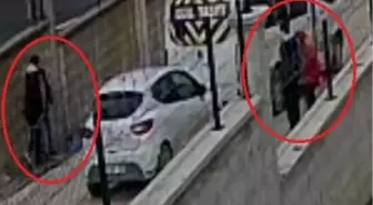 Öğrencilerin gözü önünde yumruk yumruğa kavga