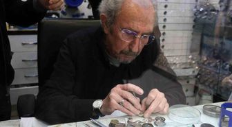Okuldan vazgeçti, ömrünü akrep ve yelkovana adadı