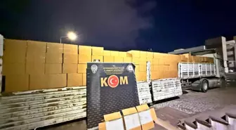 Polis 1 tır dolusu kaçak boş makaron ele geçirdi