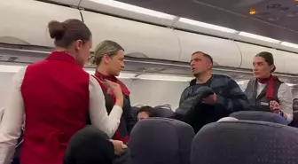 Rahatsızlandığını söyleyip uçaktan inen yolcu, diğer yolculardan helallik istedi