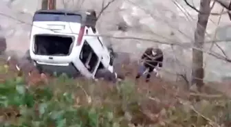 Rize'de kamyonet dereye yuvarlandı: 1 ölü, 1 yaralı