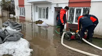 Sivas'ta kar suları taşkına neden oldu