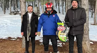 Suşehri'nde yaban hayvanları için doğaya yem bırakıldı