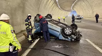 Trabzon'da devrildikten sonra yanan otomobilin sürücüsü yaralandı
