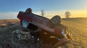 Uşak'ta tarlaya devrilen otomobildeki 2 kişi yaralandı