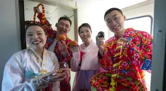 Albüm: Çin'in Heilongjiang Eyaletinde 2026'nın İlk Fuar Temalı Treni Renkli Görüntülere Sahne Oldu