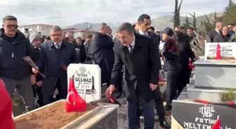 Cumhurbaşkanı Yardımcısı Yılmaz, deprem şehitlerinin mezarını ziyaret etti