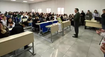 Doktor önlüğünü giyemeden vefat eden tıp öğrencisi okulunda yad edildi