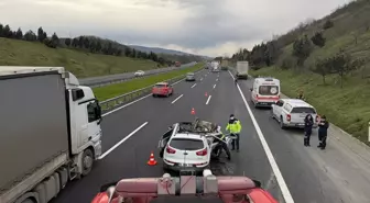 Düzce'de tıra çarpan SUV tipi araçtaki 1 kişi öldü, 1 kişi yaralandı