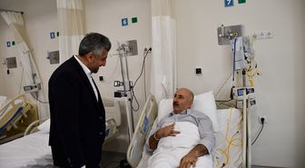 Erol Olçok Eğitim ve Araştırma Hastanesi Başhekimi Gömeç'ten kanser hastalarına ziyaret