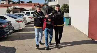 Eşini bıçaklayarak öldürüp, cesedinin başında ağlarken gözaltına alınan şüpheli tutuklandı